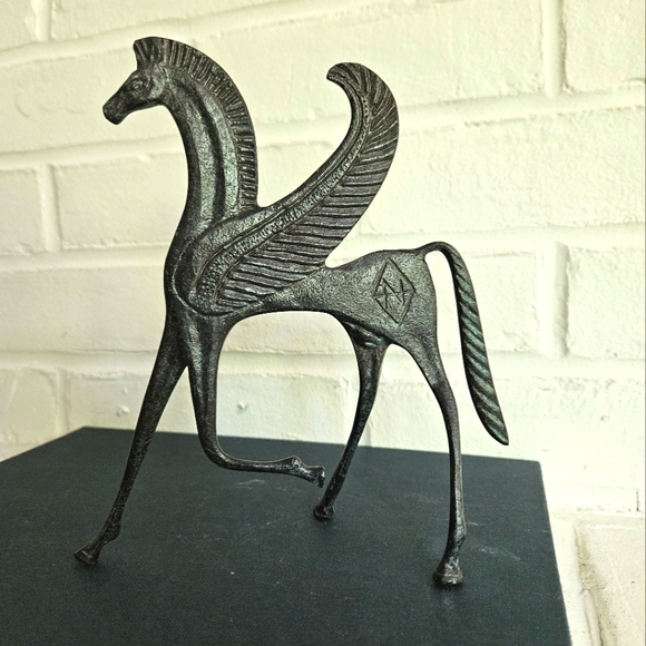 Mcm Cast metal winged horse sculpture - Picture 3 of 7